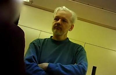 Revelan video de Julian Assange en una cárcel británica - C9N
