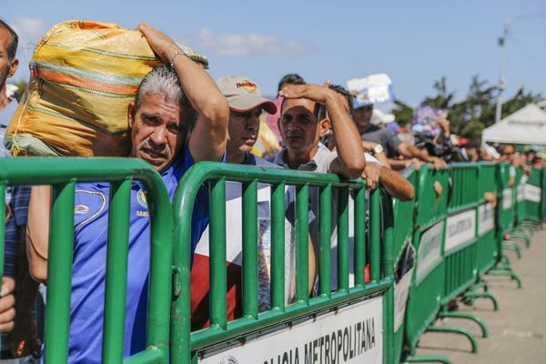 Maduro ordena reabrir pasos fronterizos con Colombia