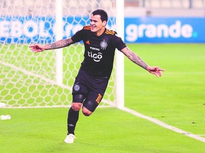 Un mago que inventa y también marca goles