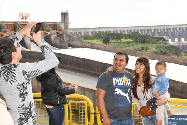 Cerca de 245.000 personas visitaron el Complejo Turístico Itaipu | .::Agencia IP::.