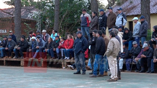 GRAL. DELGADO: COLEGIOS SE UNEN AL PEDIDO DE ASFALTO EN LA COMUNIDAD.