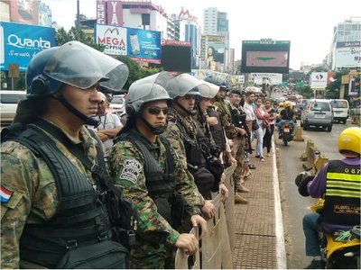 CDE: Paseros se manifiestan en Puente de la Amistad