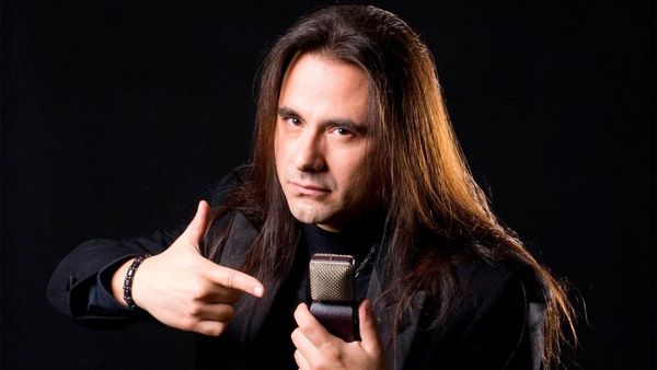 Muere exvocalista y fundador de banda brasileña Angra