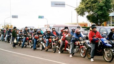 Corte Suprema aumentó 375% pago por chapas de motos y verificación - Edicion Impresa - ABC Color