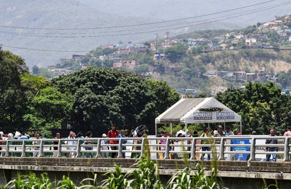 Venezolanos dejan su país en busca de alimentos - Edicion Impresa - ABC Color