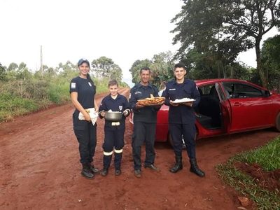 BOMBEROS DE M.OTAÑO SALEN A VENDER EMPANADA POR FALTA DE RECURSOS.