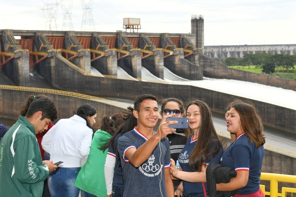 Casi 245.000 personas visitaron el Complejo Turístico Itaipú - ADN Paraguayo