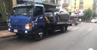 Prieto ignora a Junta Municipal y hace funcionar grúas de forma ilegal, afirman - ADN Paraguayo