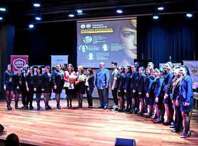 SEMINARIO SOBRE IMAGEN PERSONAL OFRECIDO POR ESTUDIANTES DE RELACIONES PÚBLICAS
