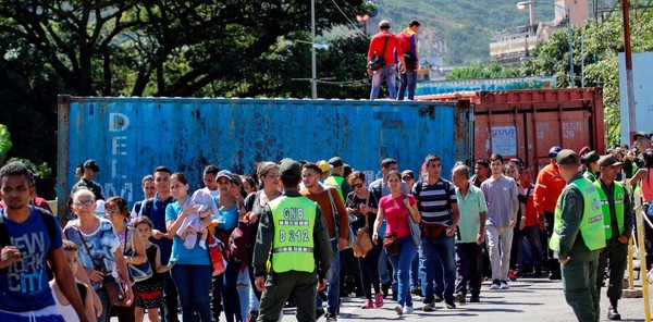 Una marea de venezolanos cruzó a pie a Cúcuta tras reapertura de la frontera - ADN Paraguayo