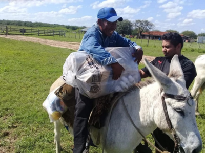 A caballo retiran medicamentos para población chaqueña - Radio 1000 AM