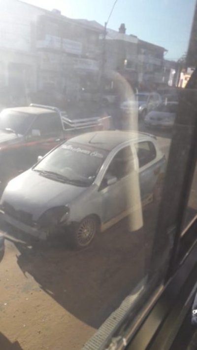 Siguen estacionando en el Metrobús - Cronicas Ciudadanas - ABC Color