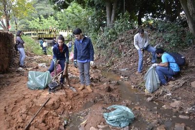 Inician limpieza del arroyo Pa'i Ñu de Ñemby - Nacionales - ABC Color