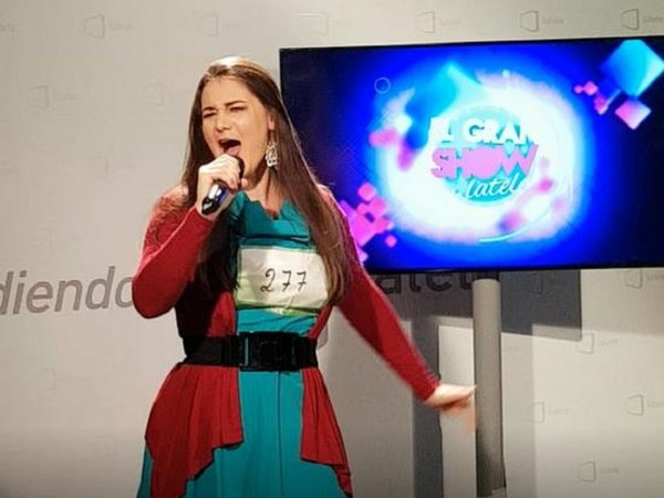 Durmieron frente al canal para audicionar