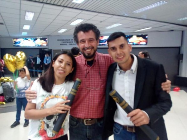 Médicos paraguayos llegaron de Venezuela con ansias de servir en sus comunidades
