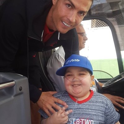 Cristiano sorprende hasta fuera de la cancha - Versus