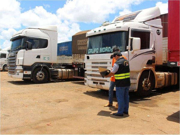 Camioneros denuncian irregularidad laboral durante controles en rutas