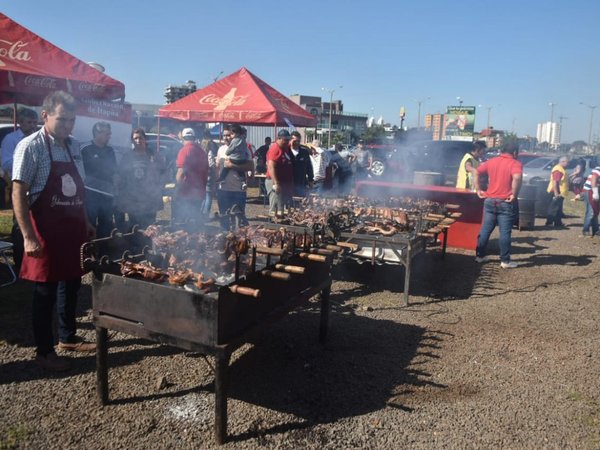 Almuerzo en Encarnación para ayudar a damnificados