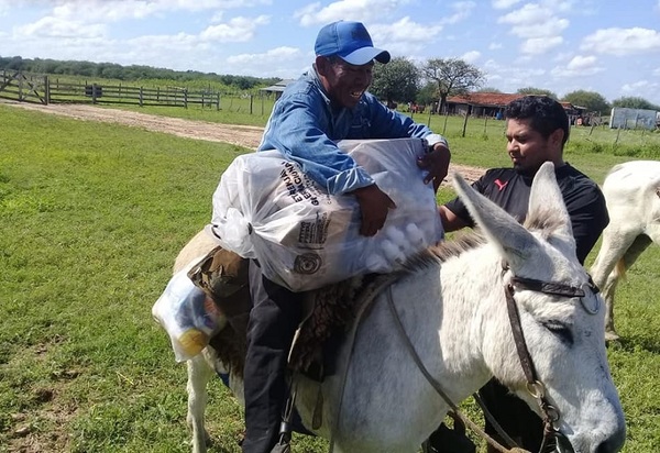 A caballo retiran medicamentos para población chaqueña - ADN Paraguayo