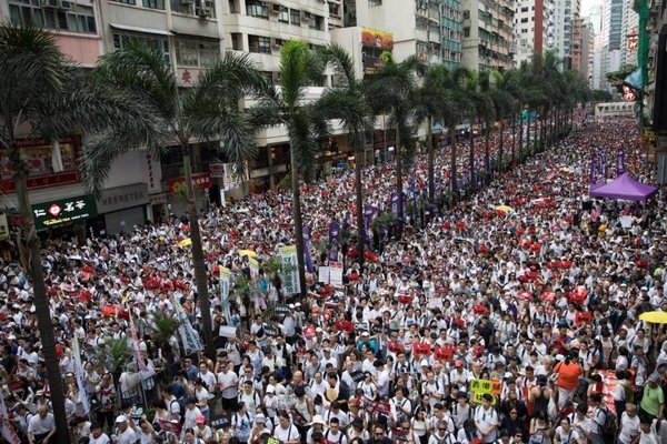 Gigantesca manifestación en Hong Kong contra las extradiciones a China - Internacionales - ABC Color