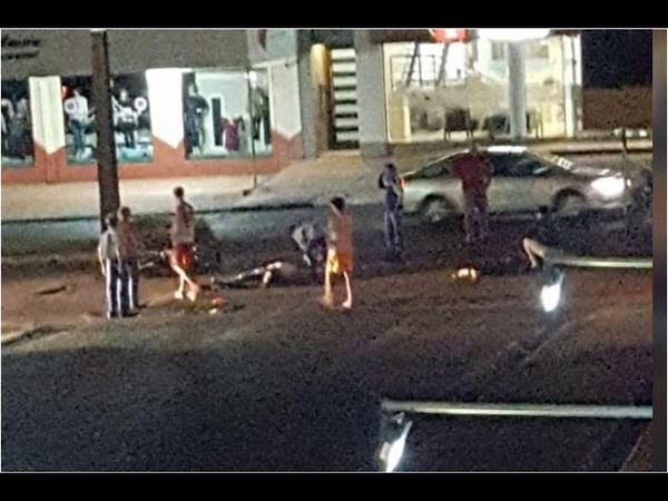 ACCIDENTE EN HOHENAU DEJA DOS MOTOCICLISTAS EN GRAVE ESTADO