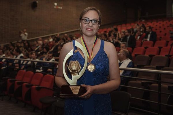 Odontóloga paraguaya recibió un premio por su aporte investigativo