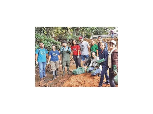Extraen más de 700 kilos de basura de arroyo en Ñemby