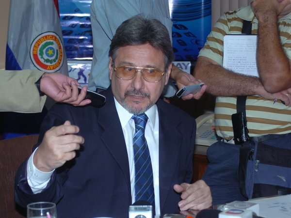Constitucionalista Jorge Seall pasa por horas críticas tras sufrir ACV