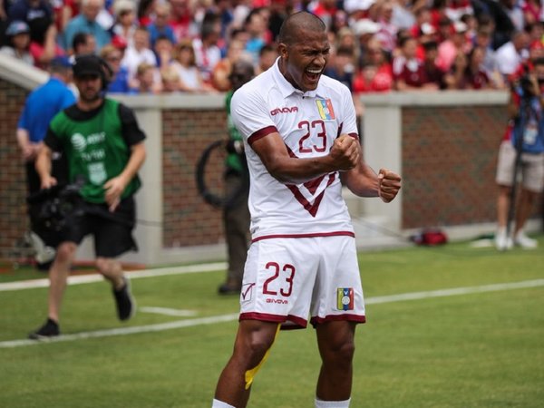 Salomón Rondón, nuevo máximo goleador de Venezuela