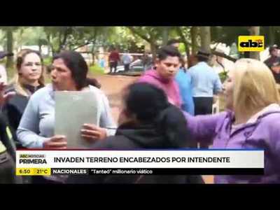 Invaden terreno encabezados por intendente - Tv - ABC Color