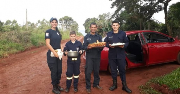 Venden empanadas para seguir su misión