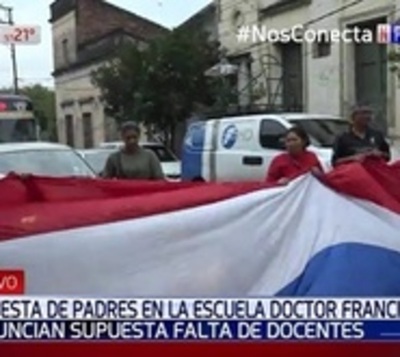 Padres se manifiestan por falta de docentes en escuela de Asunción - Paraguay.com
