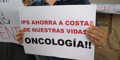 Pacientes oncológicos claman por medicamentos en el IPS