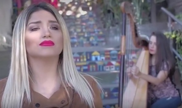El Cover De Kathy Di Quinto Con La Canción De “Karol G”