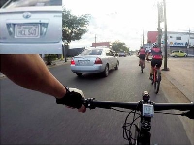 Buscan a automovilista que atropelló a una ciclista