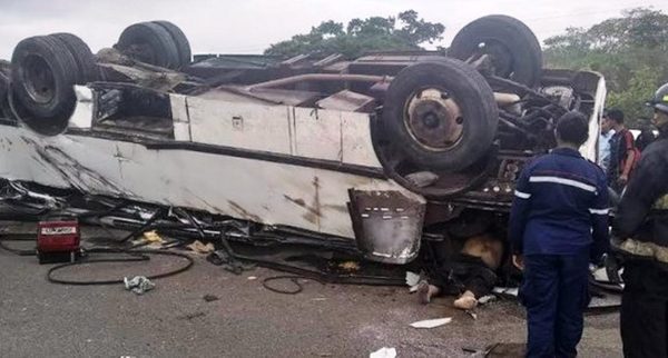 TRAGEDIA EN BRASIL: DIEZ MUERTOS Y 51 HERIDOS EN ACCIDENTE DE BUS