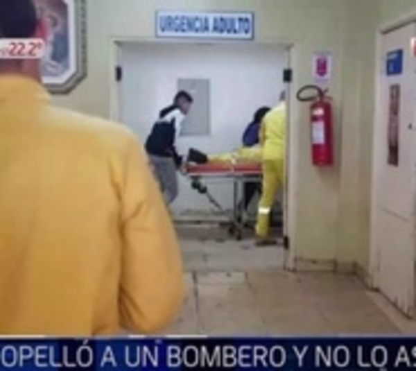 Abandonan a bombero herido tras choque - Paraguay.com