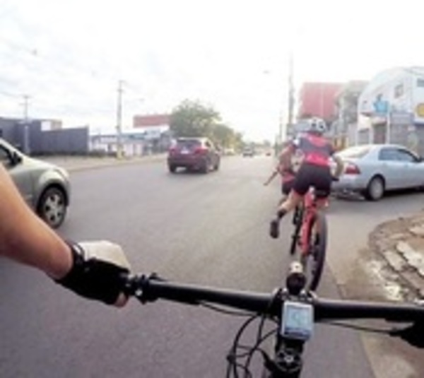 Automovilista atropella a ciclista y huye del lugar - Paraguay.com