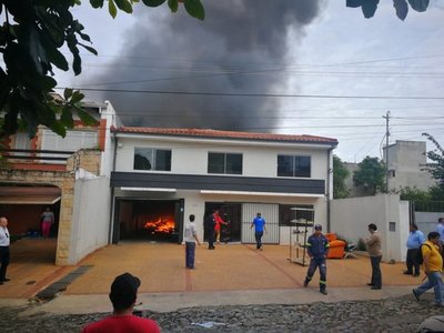 Reportan incendio de un depósito en Asunción