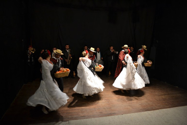 La Banda y el Ballet Folclórico Municipal de Asunción en el Ciclo Asaje Rire » Ñanduti