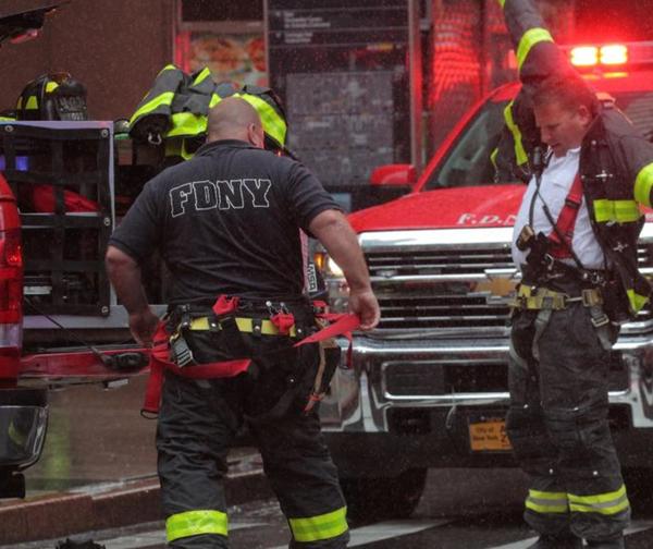 Helicóptero se estrella en un edificio de Manhattan