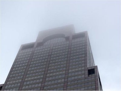 Un muerto en choque de helicóptero contra un rascacielos en Nueva York
