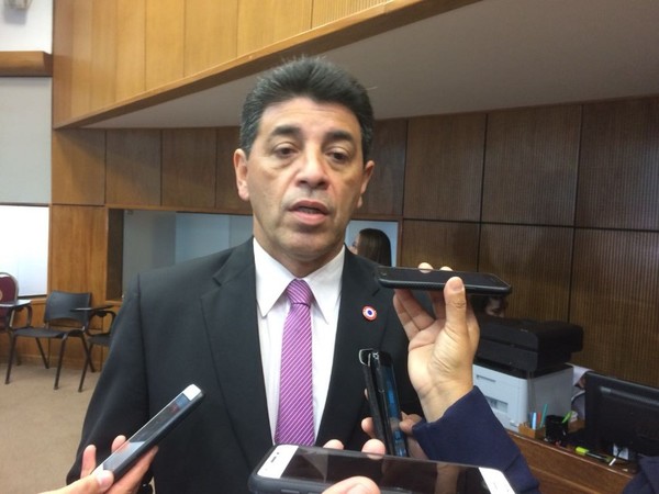 Buscan instalar más camas de terapia intensiva recortando sueldos de legisladores y consejeros - Radio 1000 AM