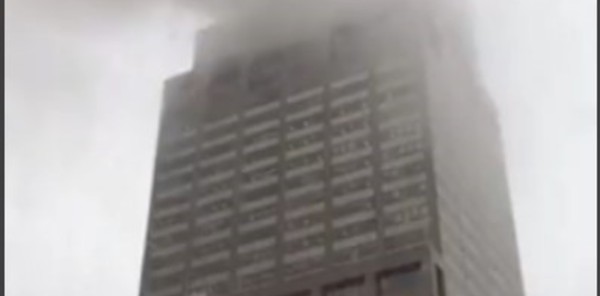 MUNDO | Accidente en Manhattan: un helicóptero se estrella contra un edificio de Nueva York