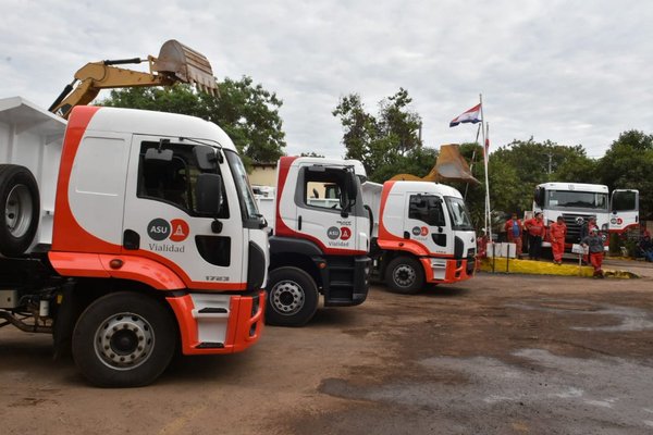 Comuna asuncena adquiere por G. 1676 millones camiones para reparación de calles | .::Agencia IP::.