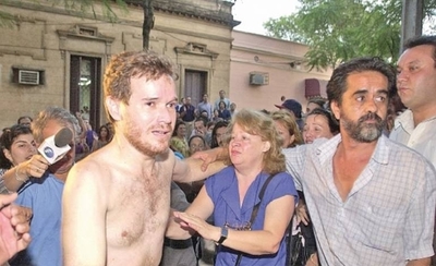 HOY / ¿Arróm y Martí se asilarán en  embajada? Inminente expulsión  y los giros que podrían darse