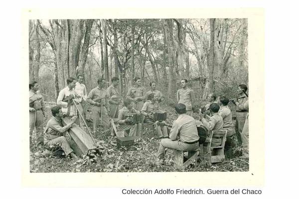 Muestra reúne objetos que pertenecieron a artistas relacionados a la Guerra del Chaco | .::Agencia IP::.