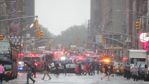Helicóptero se estrella contra un edificio y deja un muerto en Nueva York - ADN Paraguayo