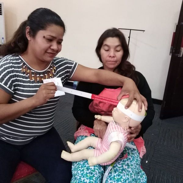 Capacitan a parteras empíricas en emergencias obstétricas y neonatales