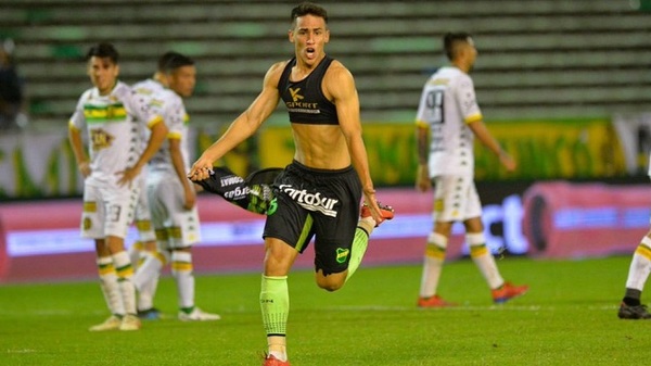 Matías Rojas firma contrato con Racing de Avellaneda